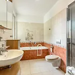 2 69 Qm Apartment *
